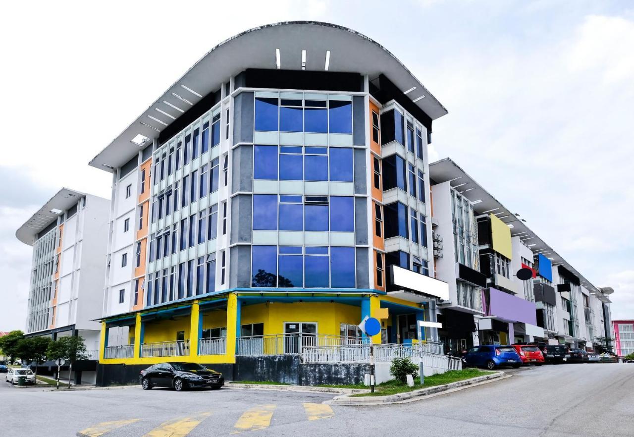 Oyo 714 Arina Hotel Bangi Εξωτερικό φωτογραφία