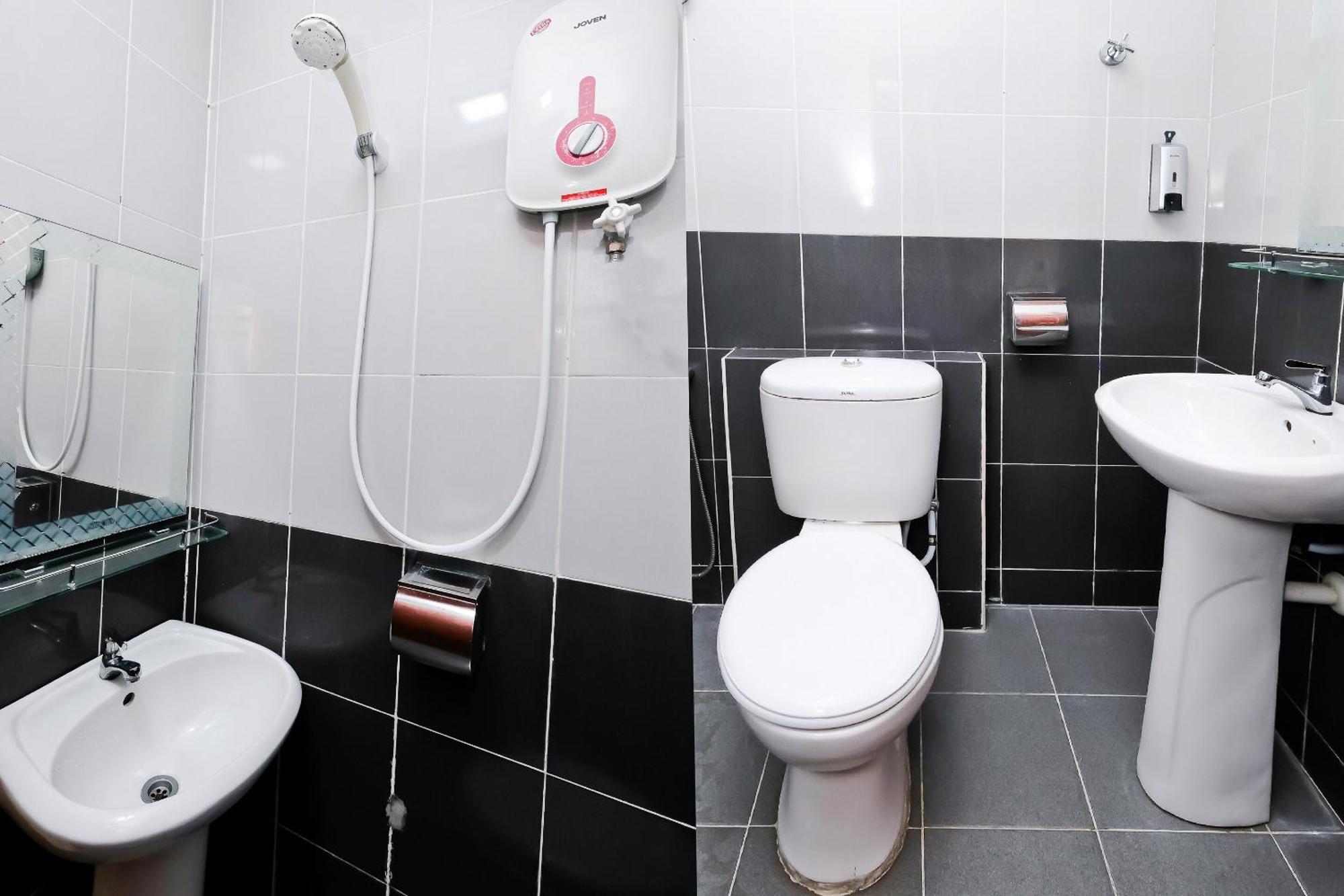 Oyo 714 Arina Hotel Bangi Εξωτερικό φωτογραφία