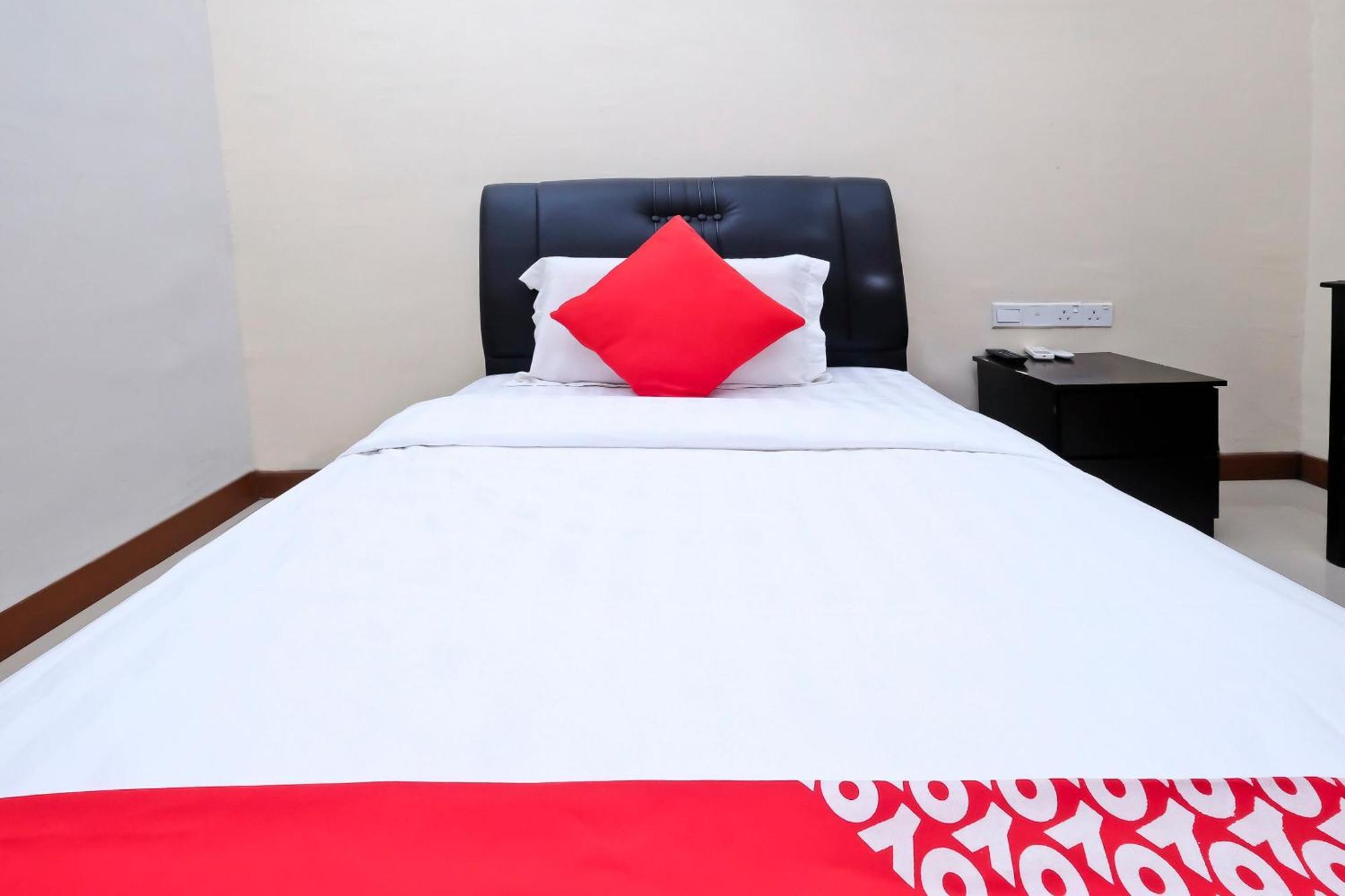 Oyo 714 Arina Hotel Bangi Εξωτερικό φωτογραφία