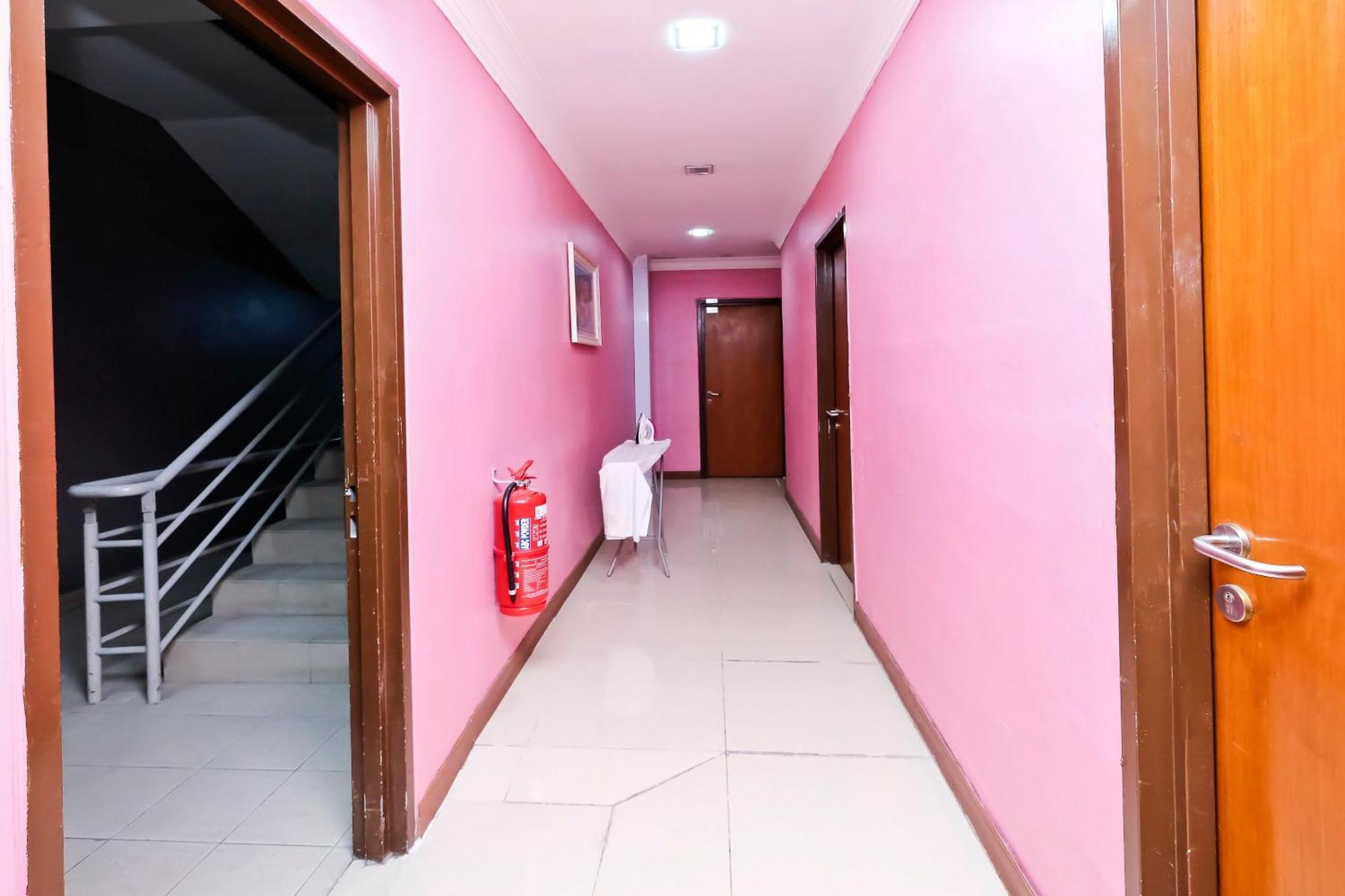 Oyo 714 Arina Hotel Bangi Εξωτερικό φωτογραφία